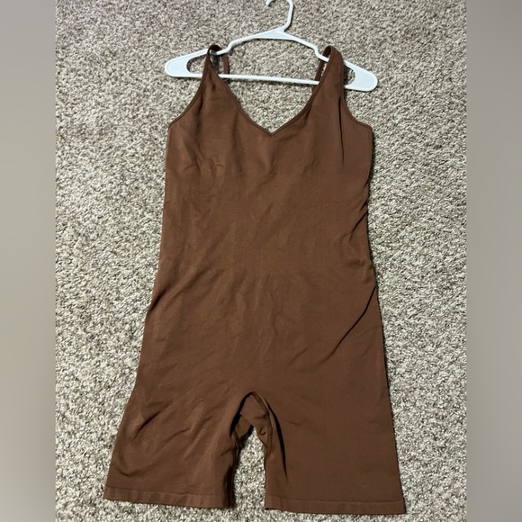 Pink Active By VS 6” Seamless Workout Romper onesie in Camel Brown Color Size M - Picture 2 of 7